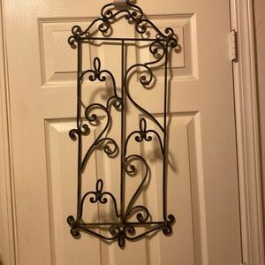 PRINCESS HOUSE VINTAGE THREE PLATE CAST IRON WALL HANGER